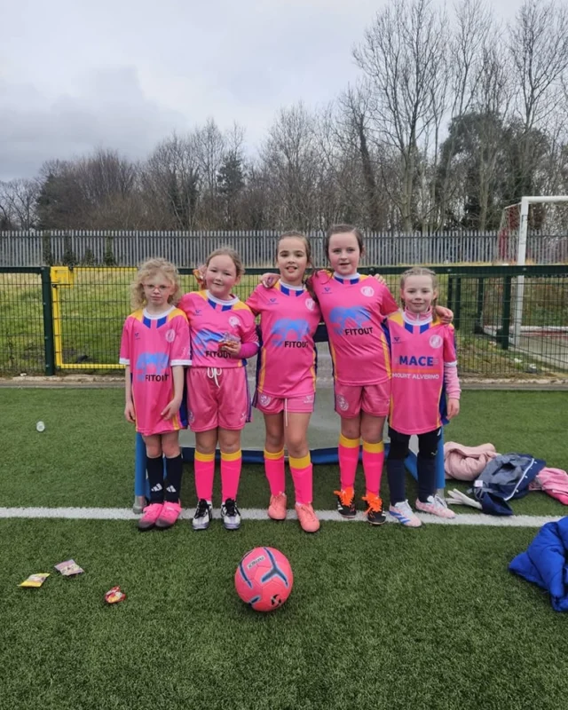 💙💛🩷👧🏼 Girls football 👧🏼🩷💛💙

On Saturday our 2017 girls took on 22nd ladies in the fonacab development league. 

It was another great game for the girls with both teams creating lots of great chances to score. Our girls showed lots of their brilliant dribbling as they took on 1v1s all over the pitch and produced some great turns to create space for themselves to have a shot at goal. The girls tackling was also very good as they all worked hard to win the ball back and try to get forward again 👏🏻

This weeks POTM sponsored by Mace Mount Alverno went to Layla who made lots of great tackles and produced great dribbling, creating lots of chances to score 👏🏻

Proudly sponsored by:
Mace Mount Alverno 🤝🏻
TM Fitouts 🤝🏻
Gain Forth Gym 🤝🏻
#UPPAHILL 🔵🟡